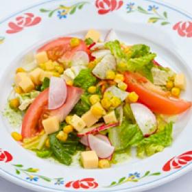 Салат с сыром и кукурузой