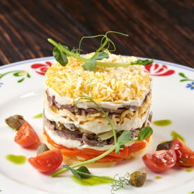 Слоеный салат с языком