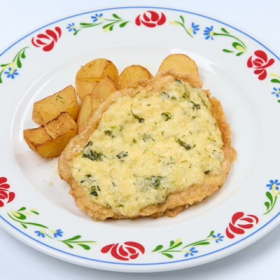 Свиная отбивная, запеченная с сыром и шпинатом и жареным картофелем (ПОНЕДЕЛЬНИК)