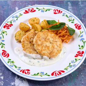 Рубленые куриные котлеты с пряной морковью и жареным картофелем (СРЕДА)